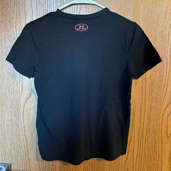 Under Armour Kids Black T-Shirt with Red Baseball ⚾️ Graphic - Picture 4 of 4